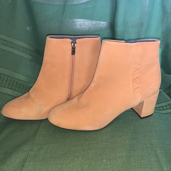 Rockport OAKLEE TOTAL MOTION sunflower ankle boots yellow ruffles size. 8 - Picture 3 of 7